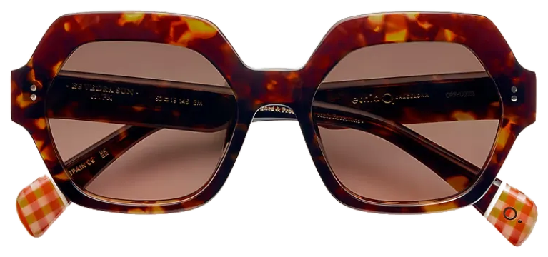 Freigestellte Sonnenbrille mit getönten Gläsern in Havanna-Optik